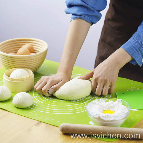 Pure silicone dough kneading mat with scale